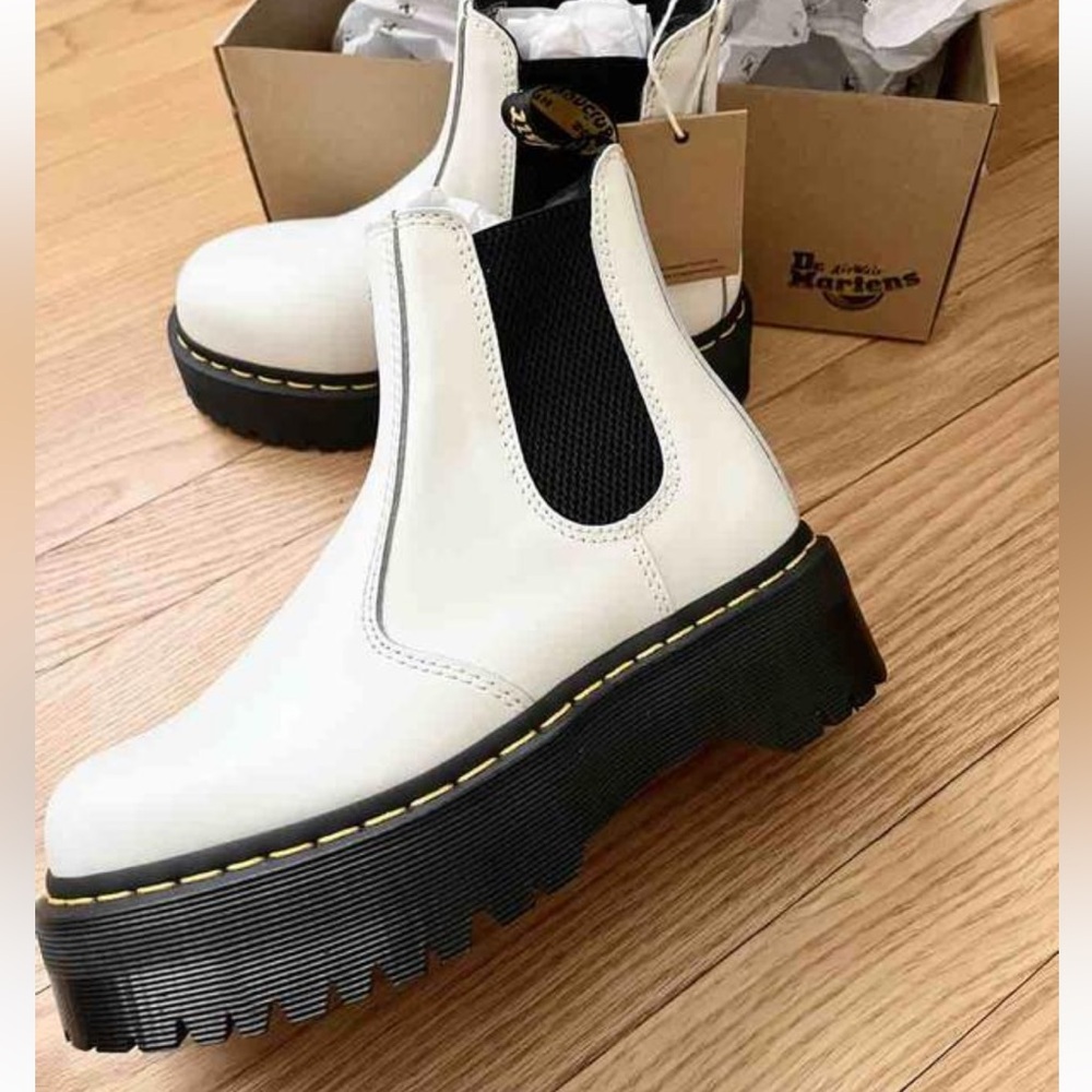 Dr. Martens size 6 like NEW*